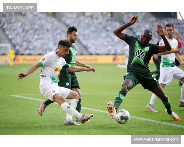 十人巴黎2-1逆转斯特拉斯堡，门德斯头球制胜